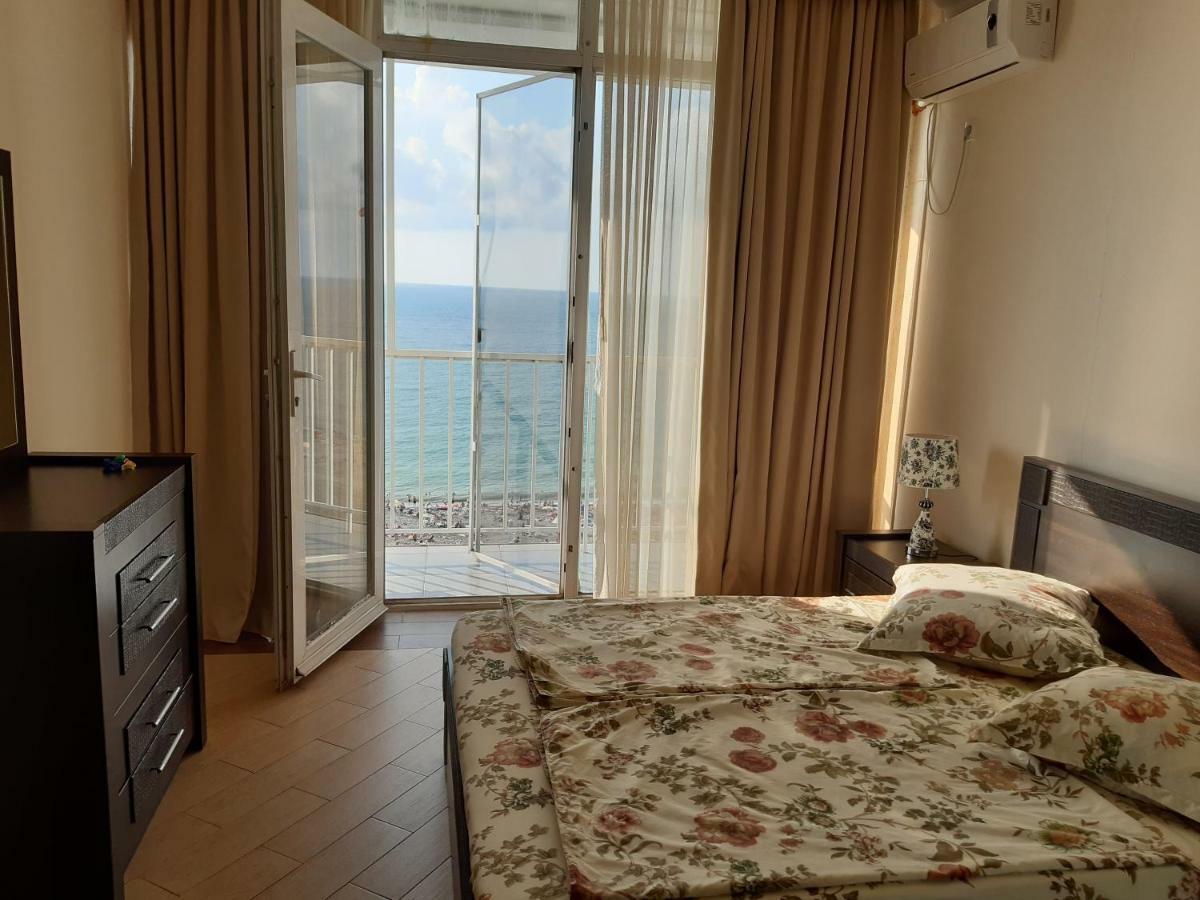 Ferienwohnung Beautiful House By The Sea Batumi Exterior foto