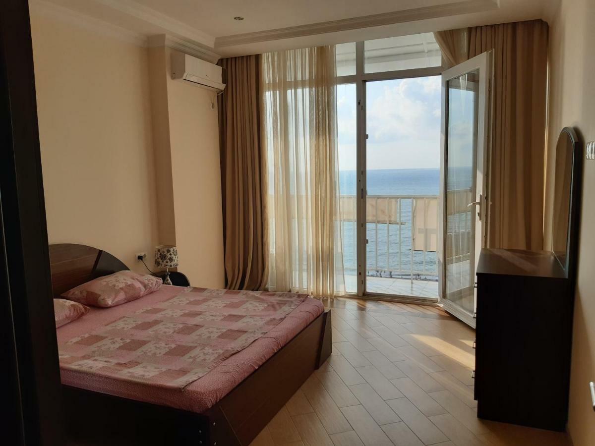Ferienwohnung Beautiful House By The Sea Batumi Exterior foto